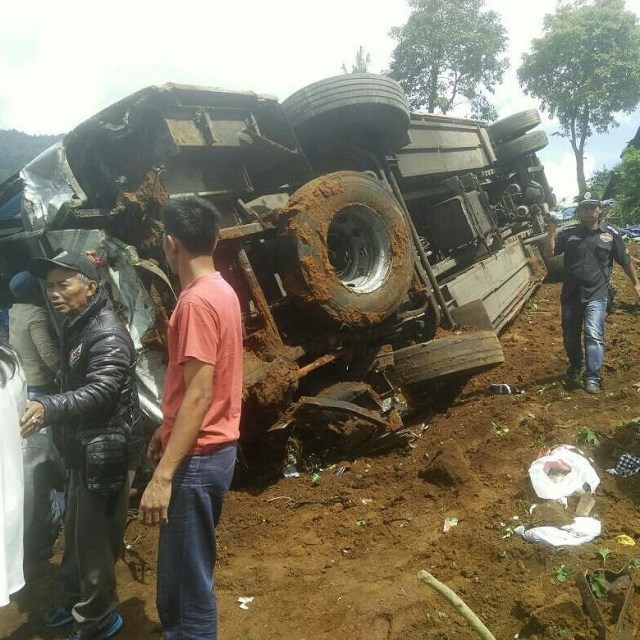 Tabrakan Bus Dan Mobil Terjadi Di Ciloto Puncak Sejumlah Orang Tewas