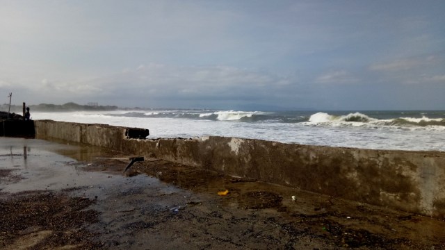 Tinggi Ombak Capai Meter Penyeberangan Sanur Nusa Penida Dialihkan