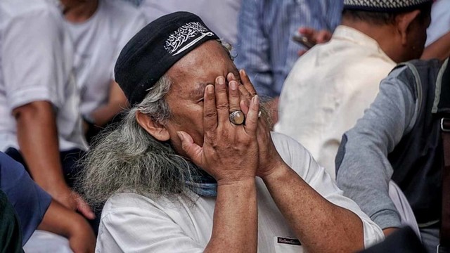 Foto Massa Aksi Salat Berjemaah Jelang Putusan MK Kumparan