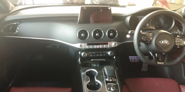 otomotif, Kia Stinger, industri otomotif