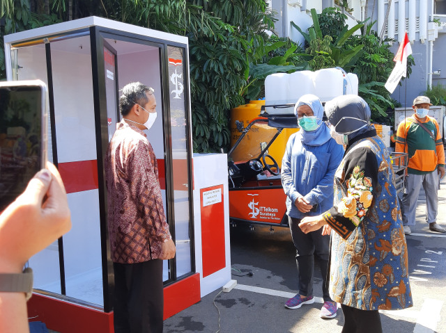 Pemkot Surabaya Terima Bantuan Ruang Sterilisasi Apd Dan Robot Service