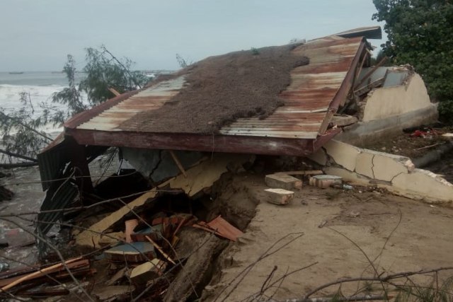 Abrasi Pantai Di Aceh Barat Daya 42 Rumah Rusak Parah Kumparan