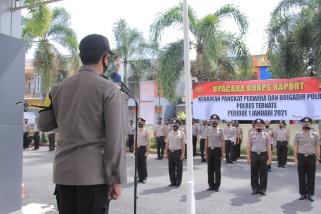 Personel Polres Ternate Naik Pangkat Kumparan