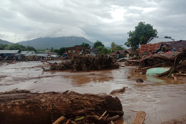 Titik Banjir Bandang Flores Timur Di Pulau Adonara Distribusi Bantuan