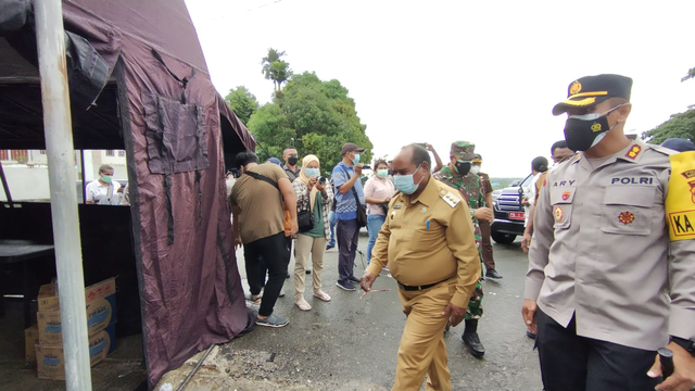 Perbatasan Menuju Kota Sorong Disekat Selama Ppkm Darurat Kumparan