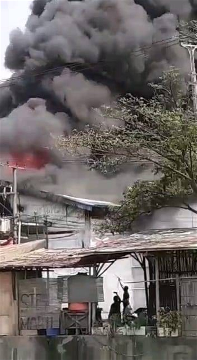 Pabrik Paralon Di Tangerang Terbakar Asap Mengepul Tinggi Kumparan