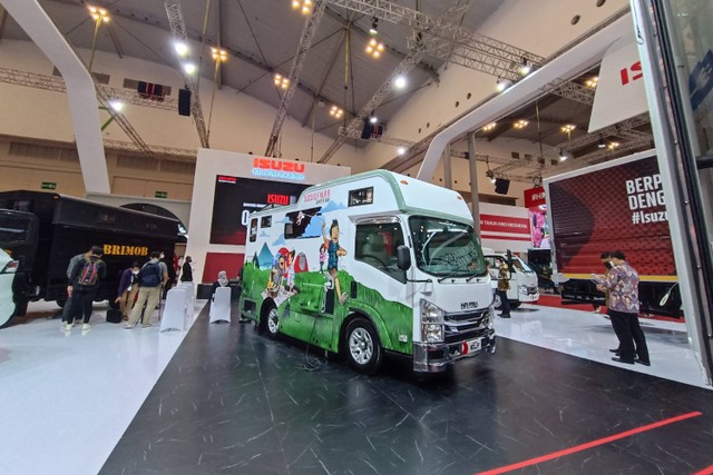 Isuzu Elf Campervan Cocok Buat Roadtrip Apa Saja Fiturnya Kumparan