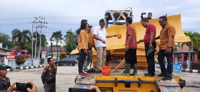 Buka Akses Daerah Terisolir 31 Desa Di Kayan Hulu Patungan Beli Alat