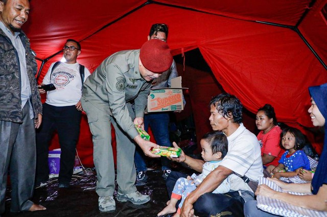 Bin Buka Posko Bantu Pengungsi Gempa Cianjur Dengan Logistik Hingga