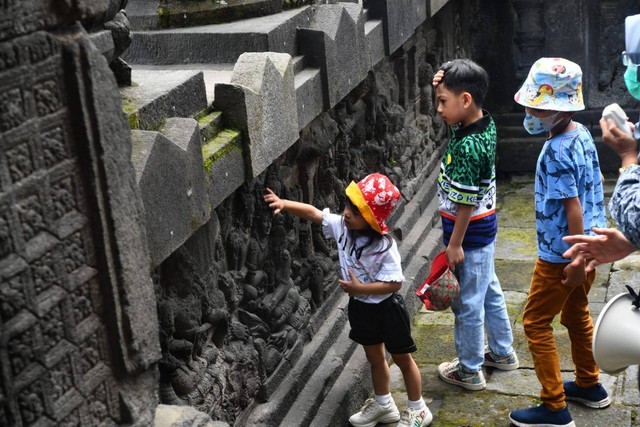 Jokowi Ajak Cucu Wisata Edukasi Di Candi Prambanan Kumparan