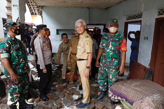 Ganjar Bangun Ulang 30 Rumah Warga Yang Hancur Akibat Banjir Di Brebes