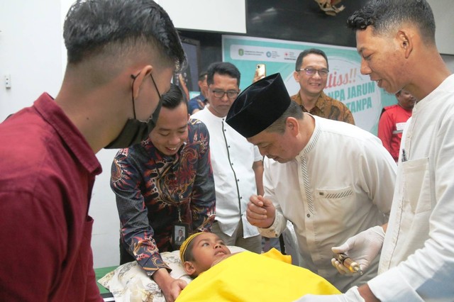 Meriahkan HUT Pemprov Kalbar Rumah Zakat Gelar Khitanan Massal Tanpa