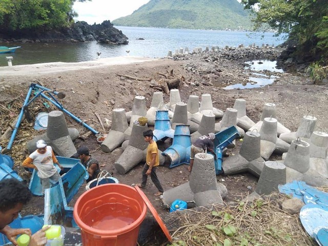 Berikut Jumlah Tetrapod Proyek Breakwater Dermaga Hiri Yang Selesai