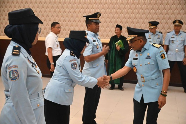 Kakanwil Kemenkumham Sultra Lantik Tiga Pejabat Kanim Baubau Kumparan