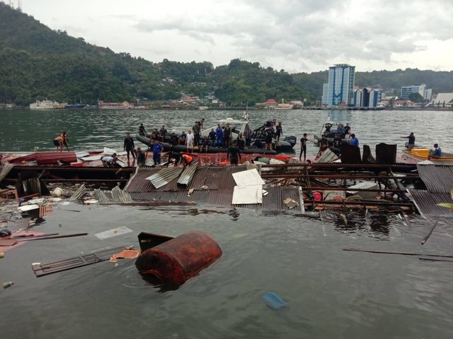 Penampakan Bangunan Rusak Pasca Gempa Magnitudo Di Jayapura