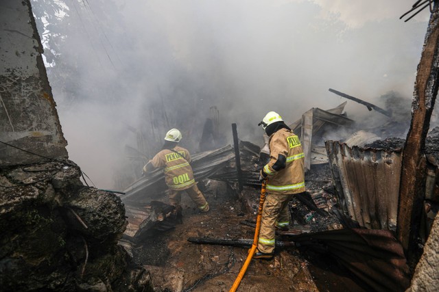 Lapak Barang Bekas Di Pasar Minggu Terbakar Unit Damkar Dikerahkan