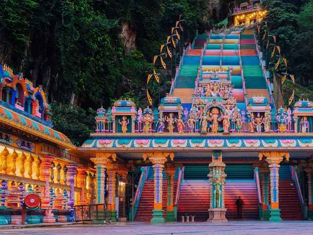 Informasi Lengkap Batu Caves Destinasi Wisata Religi Terpopuler Di