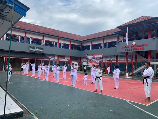 Belajar Bahasa Teknik Kempo Petugas LPP Palembang Antusias Latihan