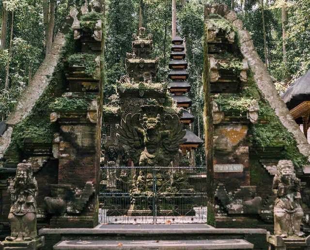 Sejarah Candi Bajang Ratu Sebagai Peninggalan Majapahit Kumparan