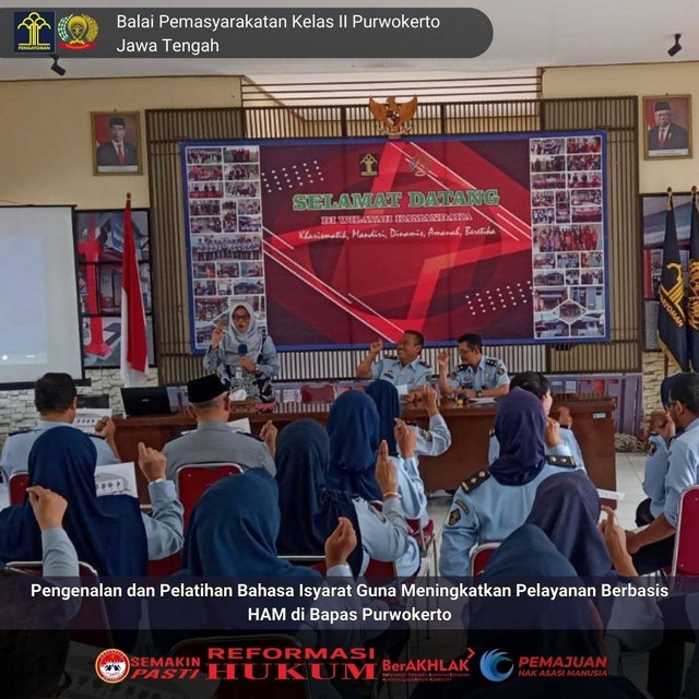 Pengenalan Dan Pelatihan Bahasa Isyarat Guna Meningkatkan Pelayanan