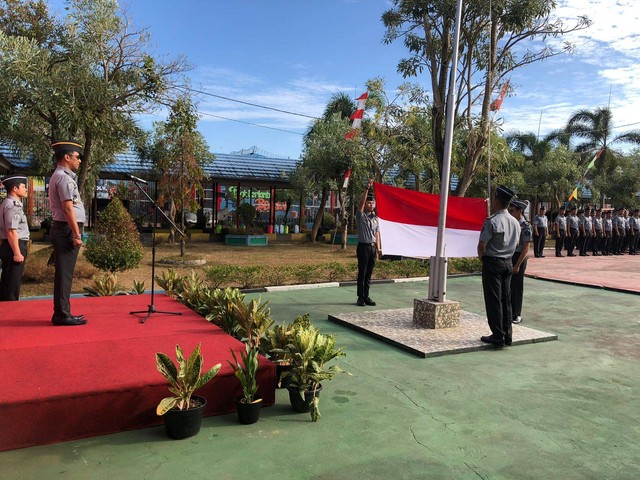 Lapas Narkotika Karang Intan Menggelar Upacara Hari Kemenkumham Ke