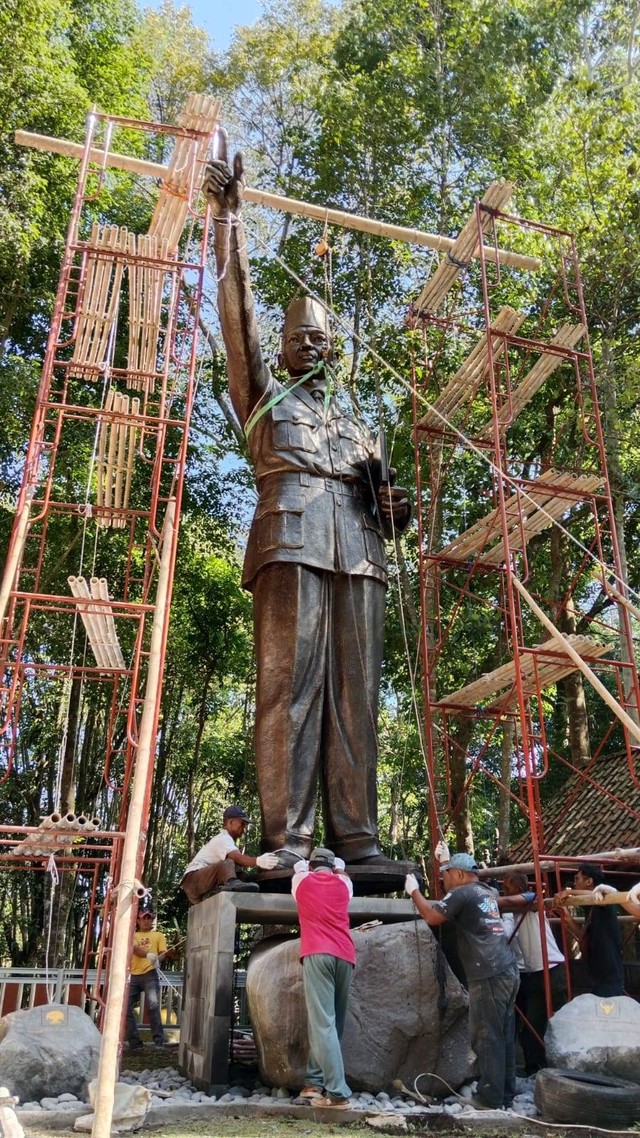 Melihat Patung Bung Karno Karya Dunadi Di Sleman Yang Akan Diresmikan