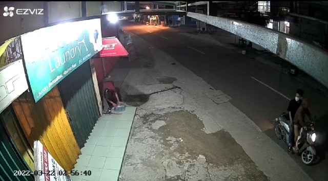 Terekam Cctv Tiga Remaja Mencuri Meteran Pdam Di Rumah Warga