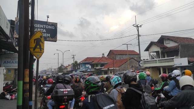 Jalan Pantura Kota Cirebon Mulai Diserbu Pemudik Begini Penampakannya