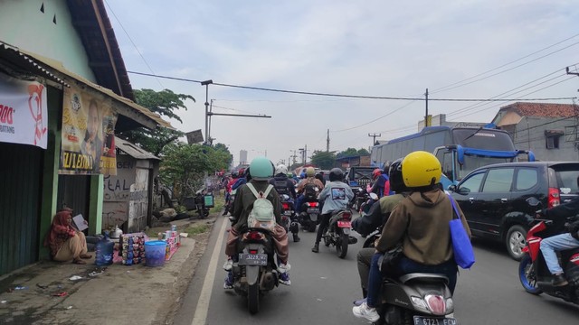 Jalur Mudik Di Cikampek Padat Merayap Kumparan