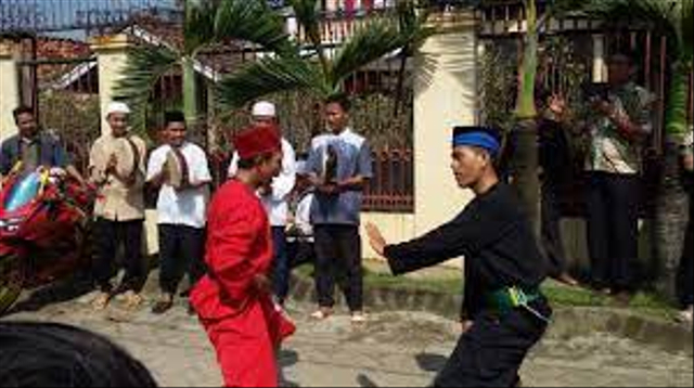 Tradisi Berbalas Pantun Khas Betawi Yang Bertahan Hingga Kini