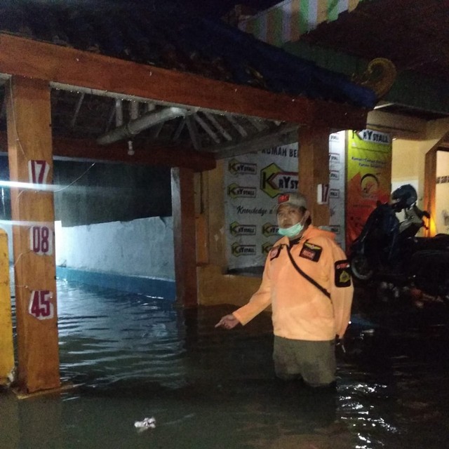 Hujan Deras Belasan Rumah Warga Di Cepu Blora Tergenang Banjir