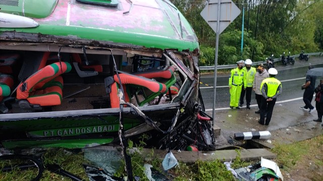 Bus Pariwisata Kecelakaan Tunggal Di Bantul Bawa 40 Orang Kumparan