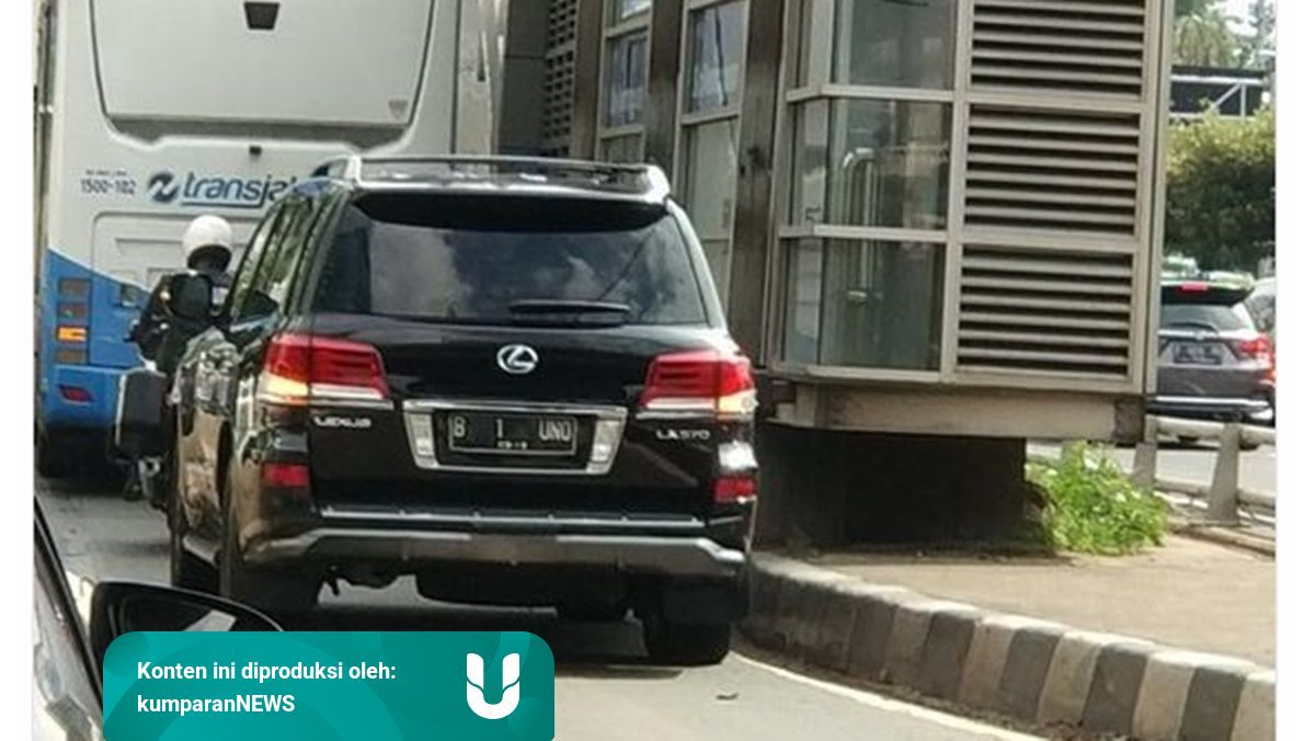 Polisi Mobil B 1 Uno Yang Terobos Jalur Transj Bukan Milik Sandi Kumparan Com<script async src=