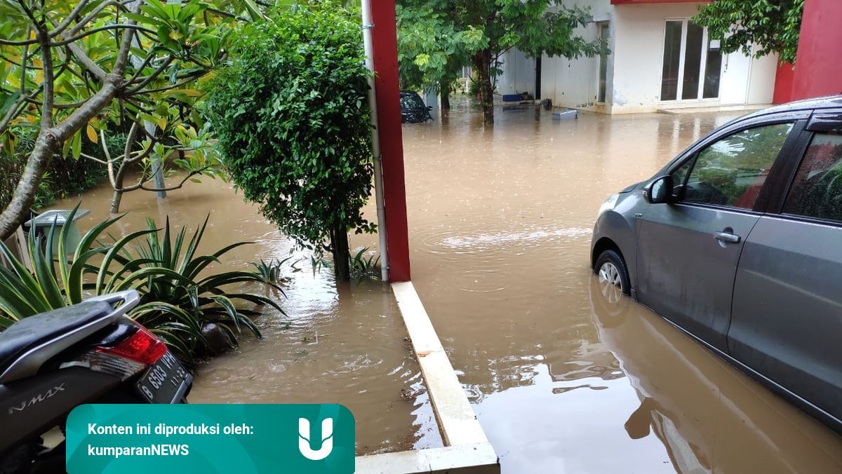 Banjir Di Kawasan Graha Raya Bintaro Warga Pasrah Mobil Terendam Kumparan Com