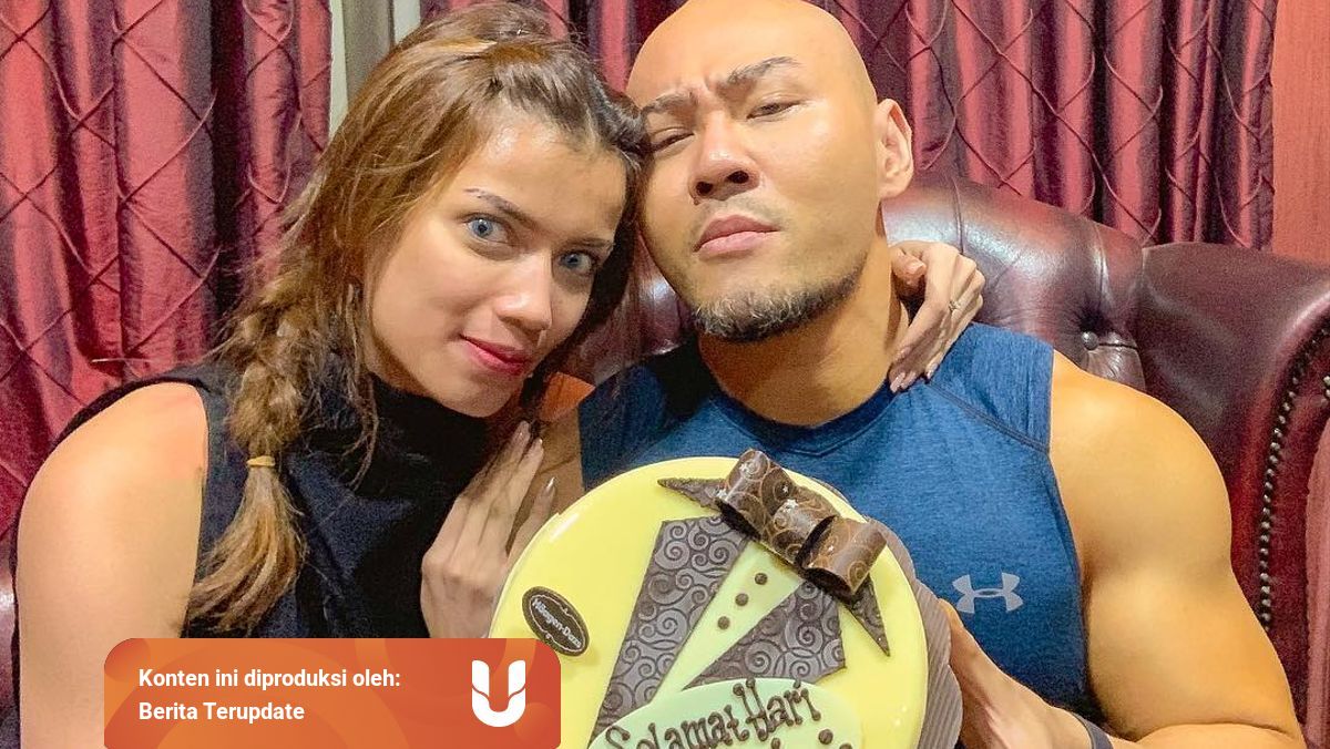 Fakta Fakta Sabrina Chairunnisa Tunangan Deddy Corbuzier Kumparan Com<script async src=