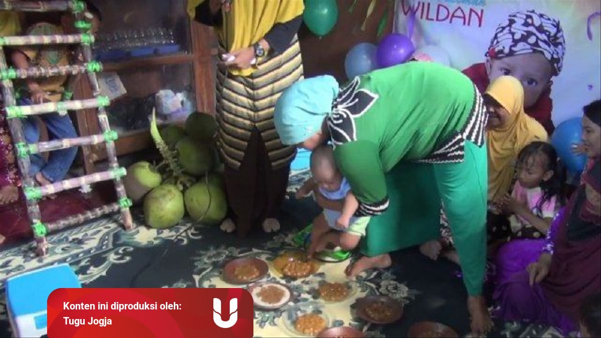 Tedhak Siten Tradisi Anak Menginjak Tanah Untuk Mengenal Kehidupan Kumparan Com