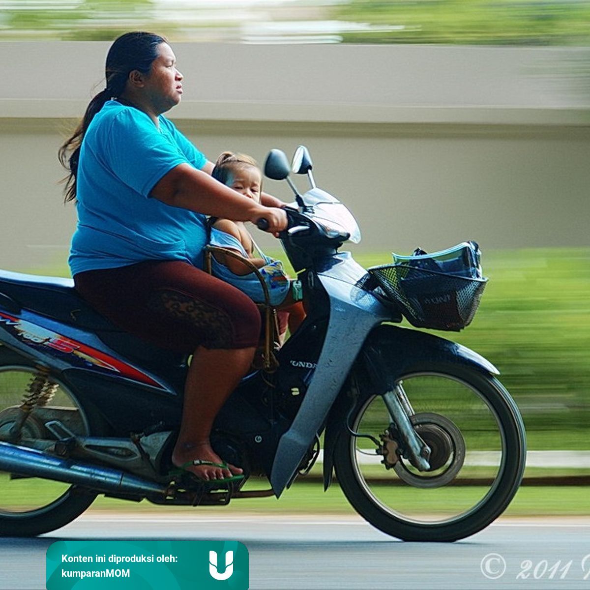 Bawa Bayi Atau Anak Naik Motor Ternyata Bisa Melanggar Undang Undang Kumparan Com