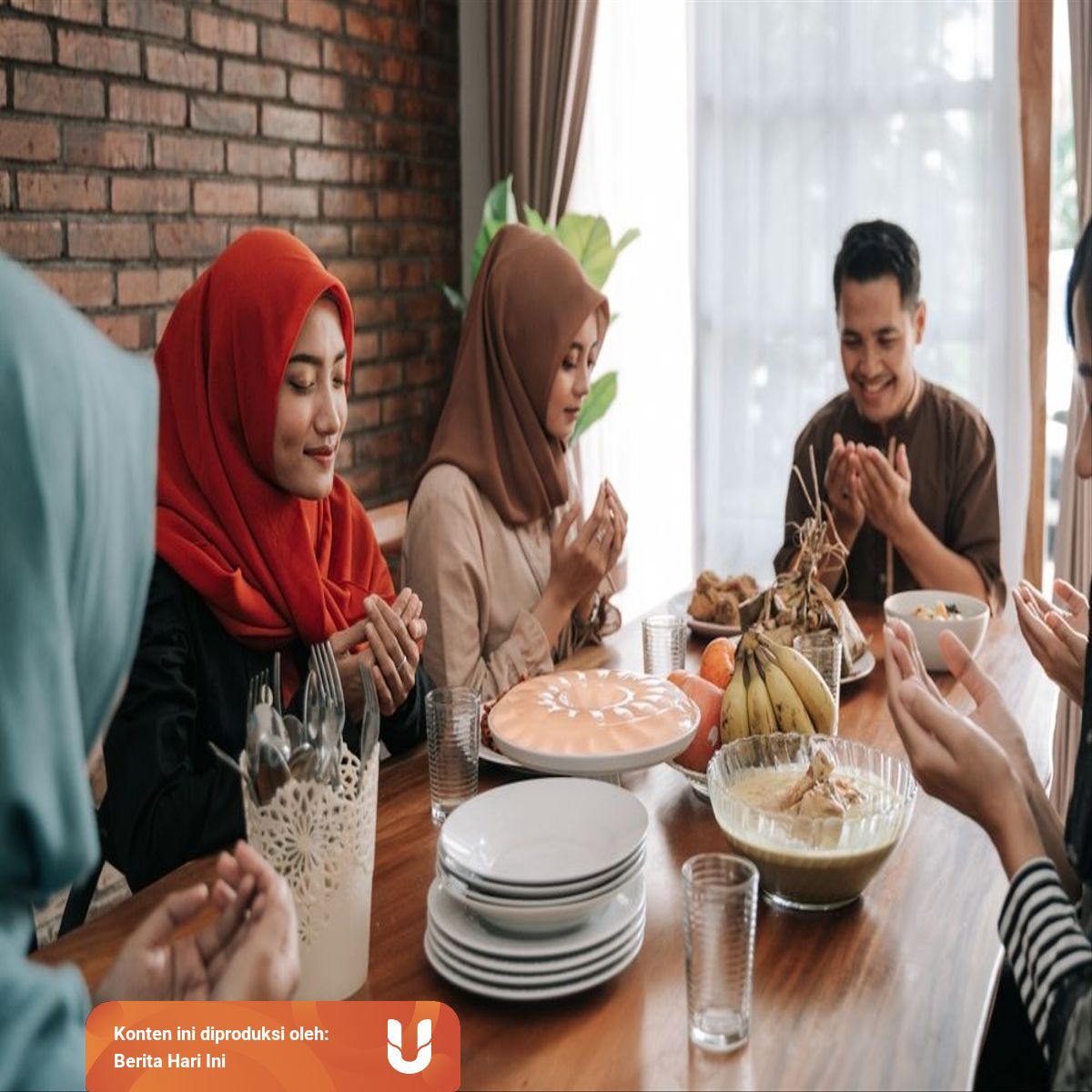 Doa Saat Makan Yang Wajib Dihafalkan Kumparan Com