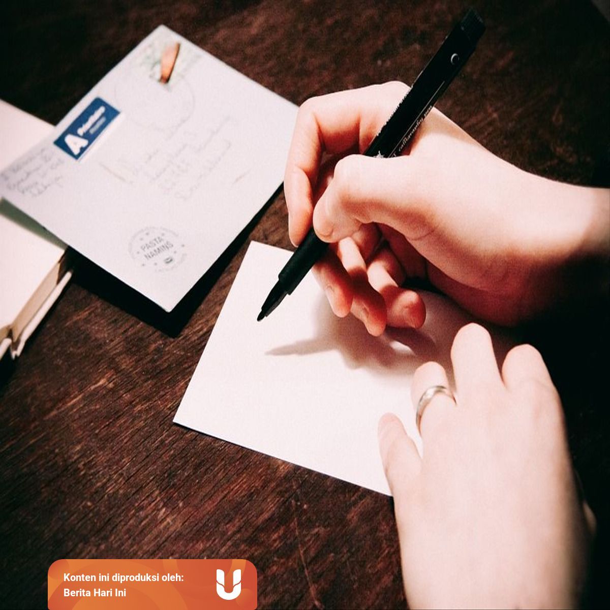 Contoh Kalimat Persuasif Lengkap Dengan Ciri Ciri Dan Fungsinya Kumparan Com