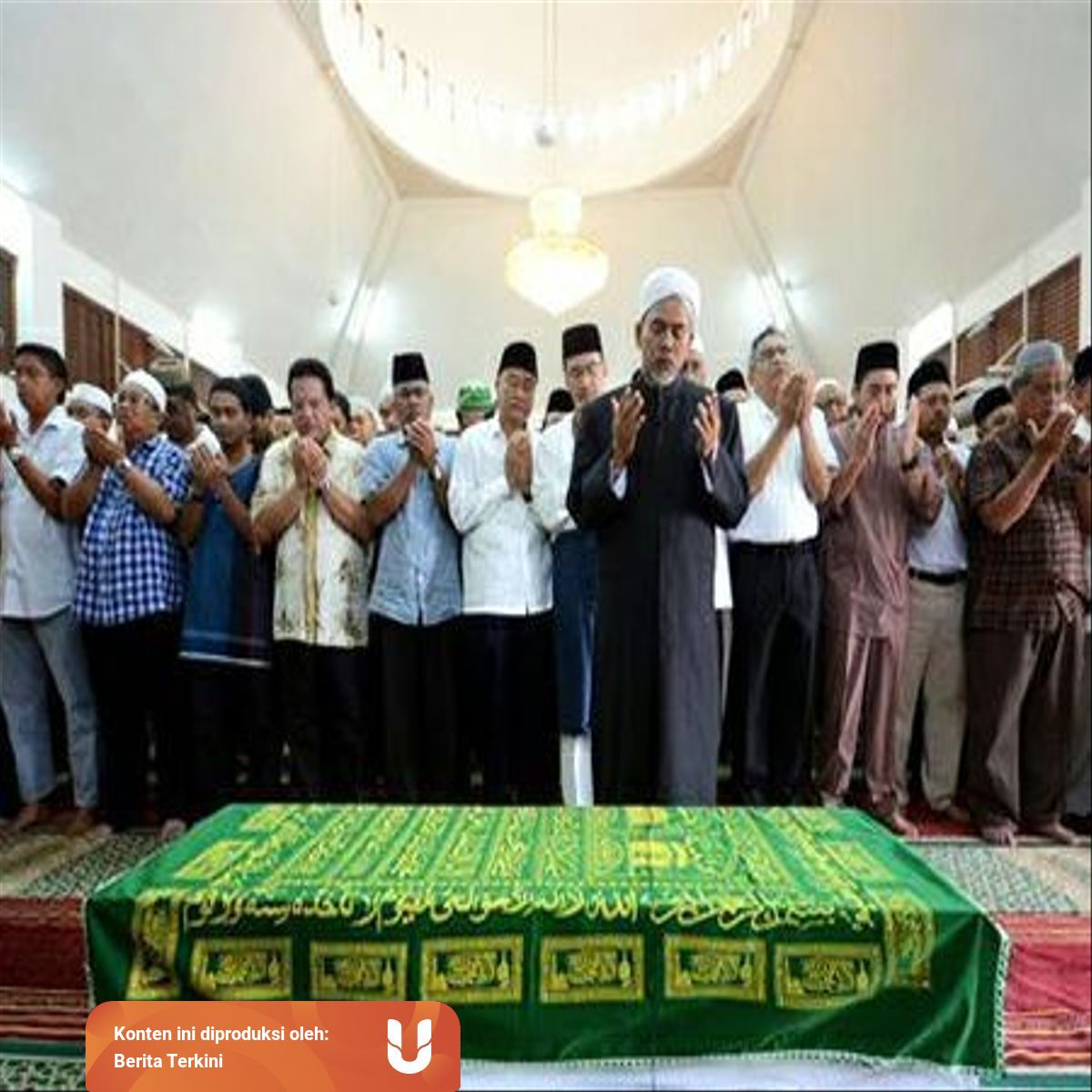 Tata Cara Dan Niat Sholat Jenazah Perempuan Kumparan Com