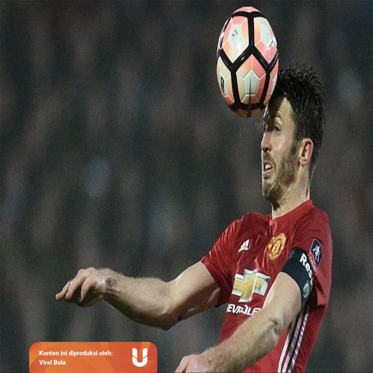 Sikap Otot Leher Yang Benar Saat Melakukan Gerakan Teknik Dasar Menyundul Bola Kumparan Com