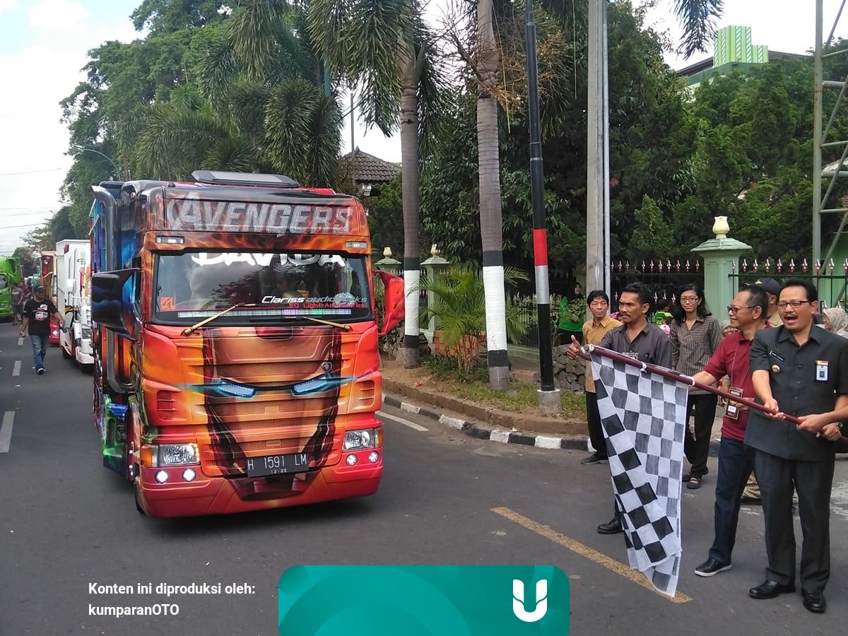 Ratusan Truk Modifikasi Unjuk Gigi Di Jogjakarta Truck Festival 2018 Kumparan Com