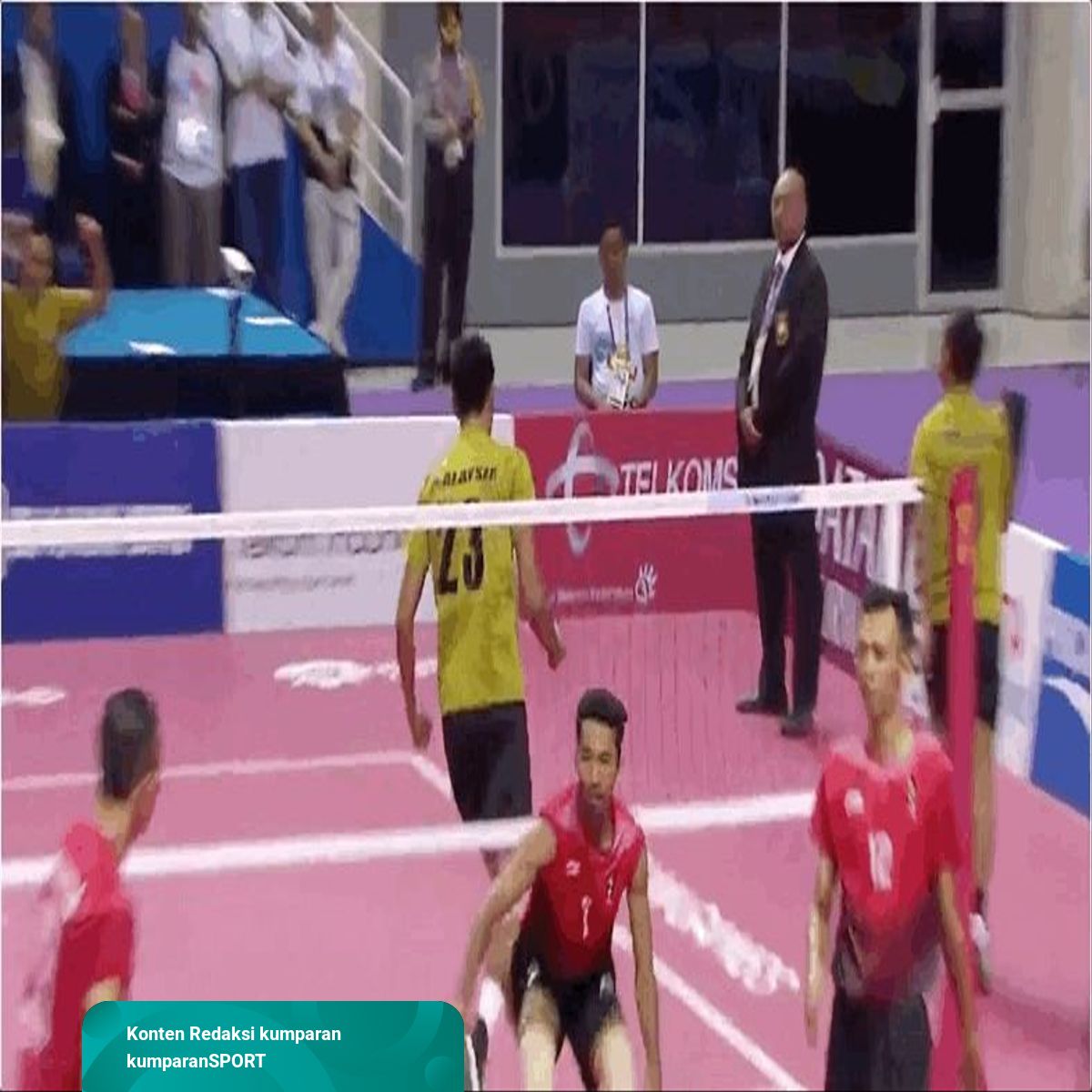 5 Aksi Nyentrik Atlet Sepak Takraw Indonesia dan Malaysia 