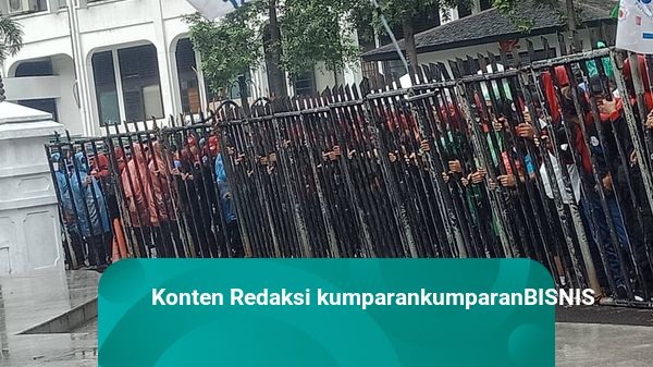 Buruh di Jabar Demo Tuntut UMK 2023 Naik 10 Persen