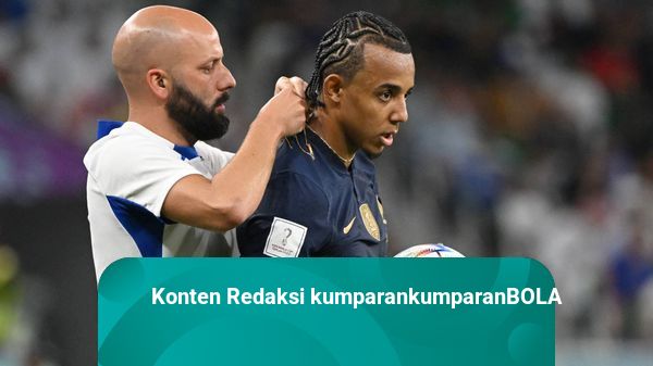 Jules Kounde Dipaksa Copot Kalung di Tengah Pertandingan, Bagaimana Aturannya?