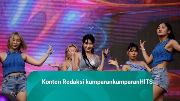 Foto: Aksi Chung Ha Saat Tampil di HITC Jakarta 2022