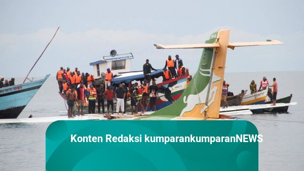 Foto: Evakuasi Penumpang Pesawat Precision Air yang Jatuh Ke Danau di Tanzania