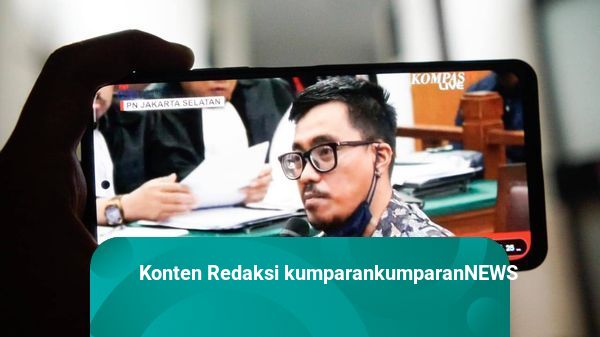 Hakim Tegur Pengacara Kuat Ma&#039;ruf karena Tanya soal Anting Saksi Victor Kamang