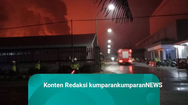 Kebakaran di Gudang Garam Kediri, 8 Unit Damkar Dikerahkan