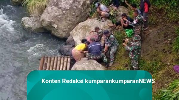 Bantu Cari Anggota TNI yang Hilang di Sungai, Warga Gelar Ritual Adat Toraja